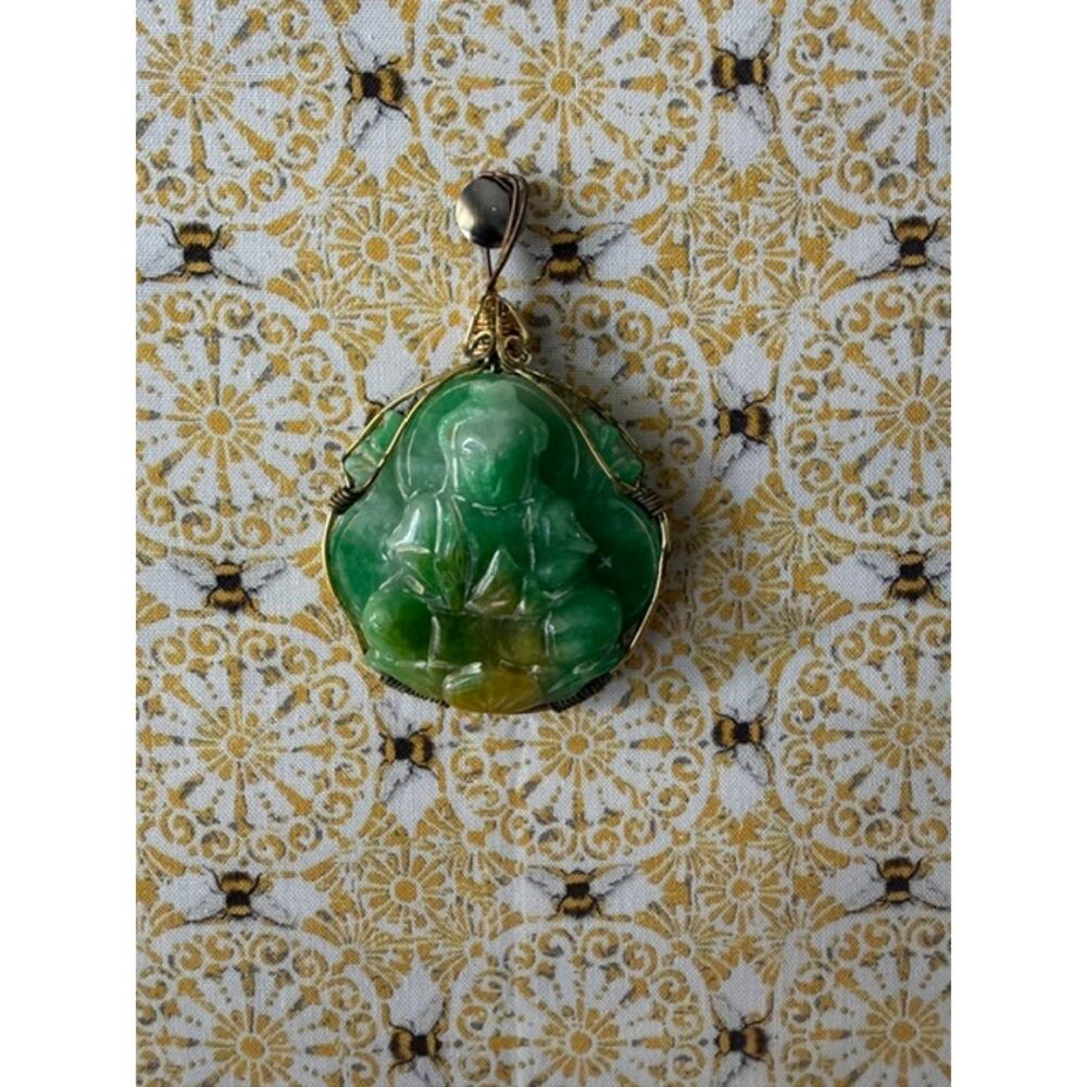 JADE PENDANT 2'' X 2''